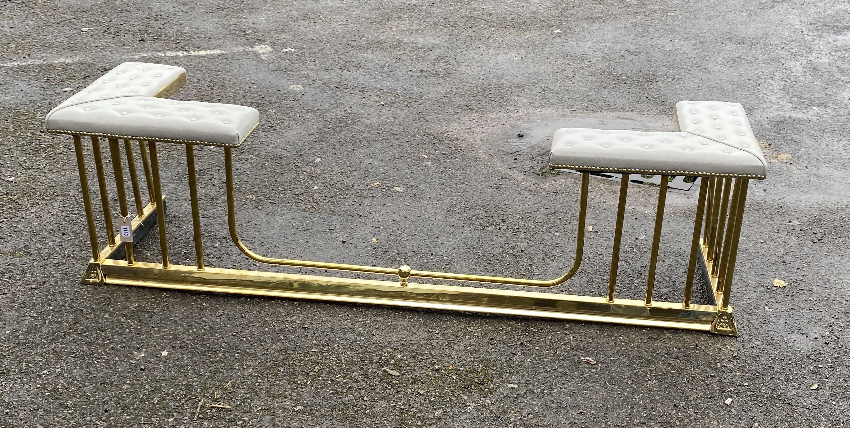 An Araak runner, 320 x 87cm